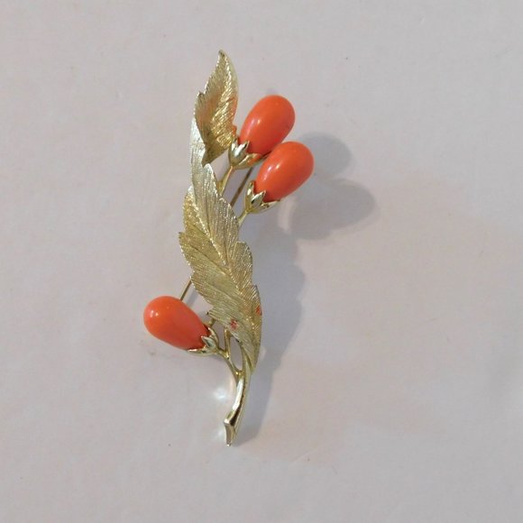 Vintage Sarah Coventry Bittersweet Pin Faux Coral Leaf Brooch Gold Tone 3.5x1.5 - Picture 3 of 7
